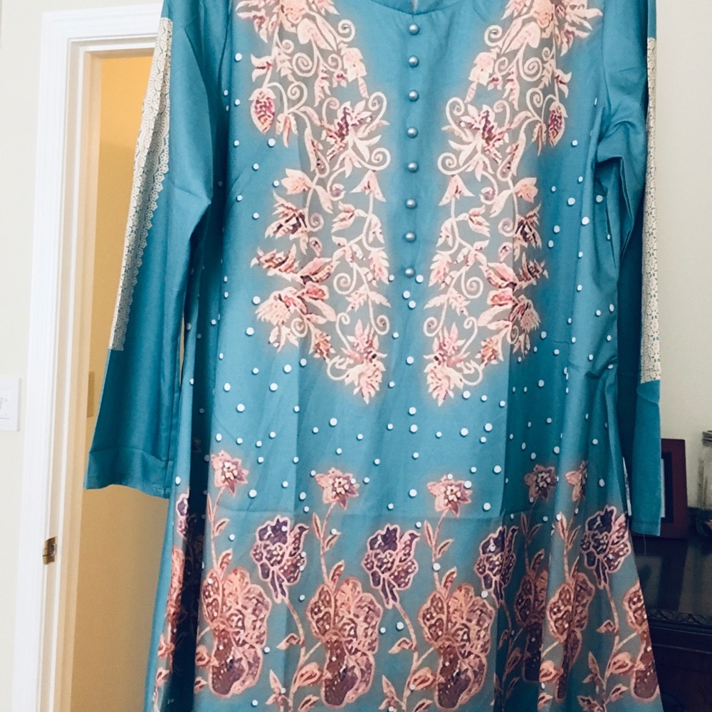 Tunic - Picture 2 of 4